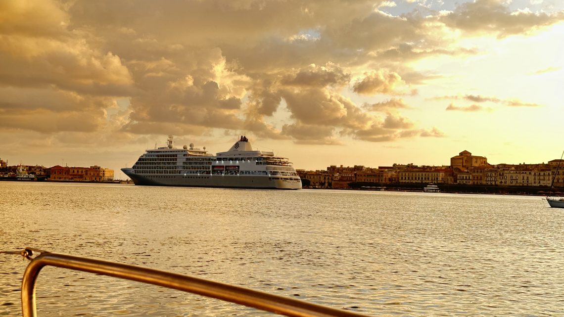 Crotone mit Kurs Sizilien